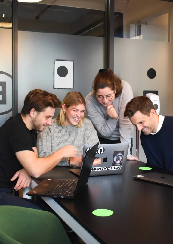 Team von Elvion IT im Gespräch